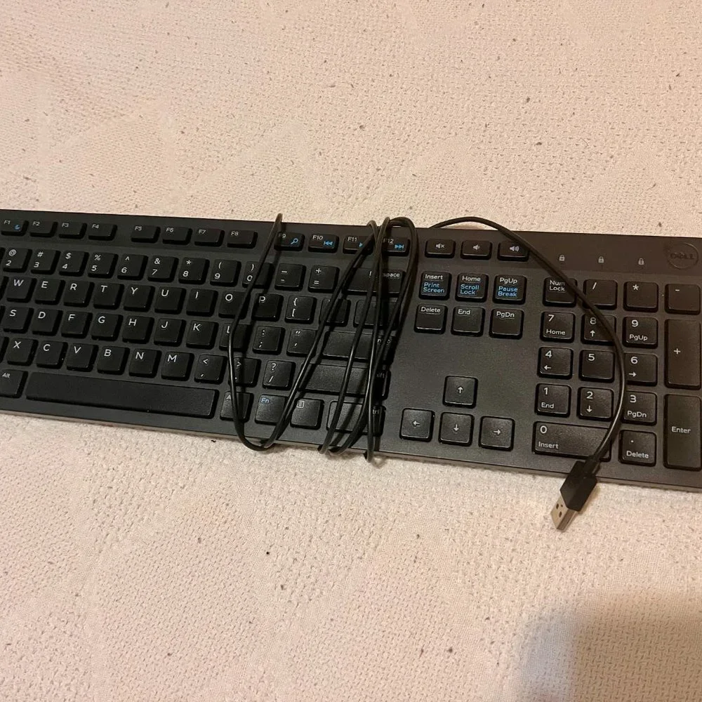 GREAT DEAL!! ONLY $125! - Laptop & Computer Accessories Bundle (READ BIO)